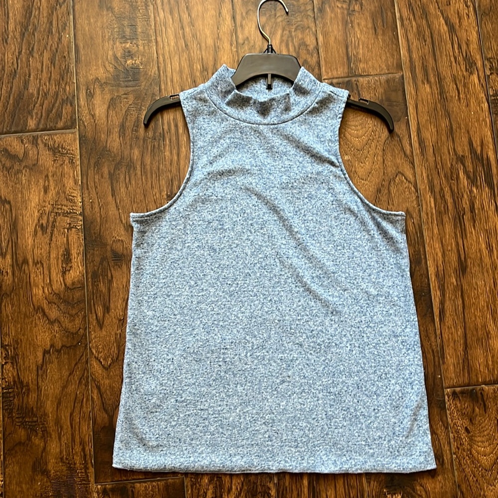 Chaser ribbed mock neck, size small